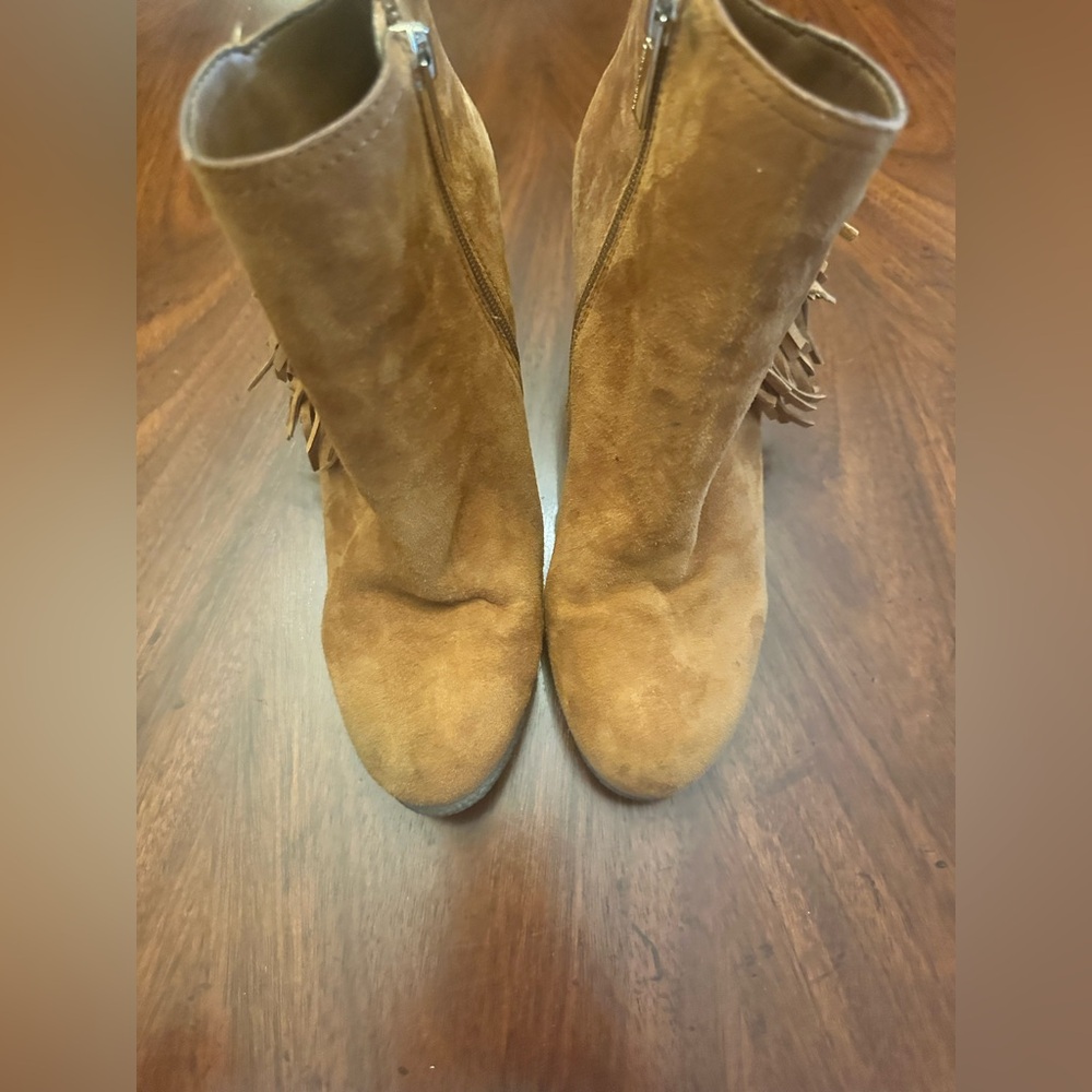 Vince Camuto Tan Cognac Suede Leather Fringe Heeled Ankle Boots, Size 8 - Picture 4 of 5